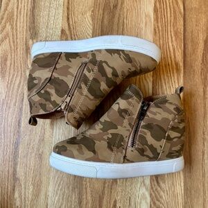 Outwoods Tan Camouflage Kids Sneakers
